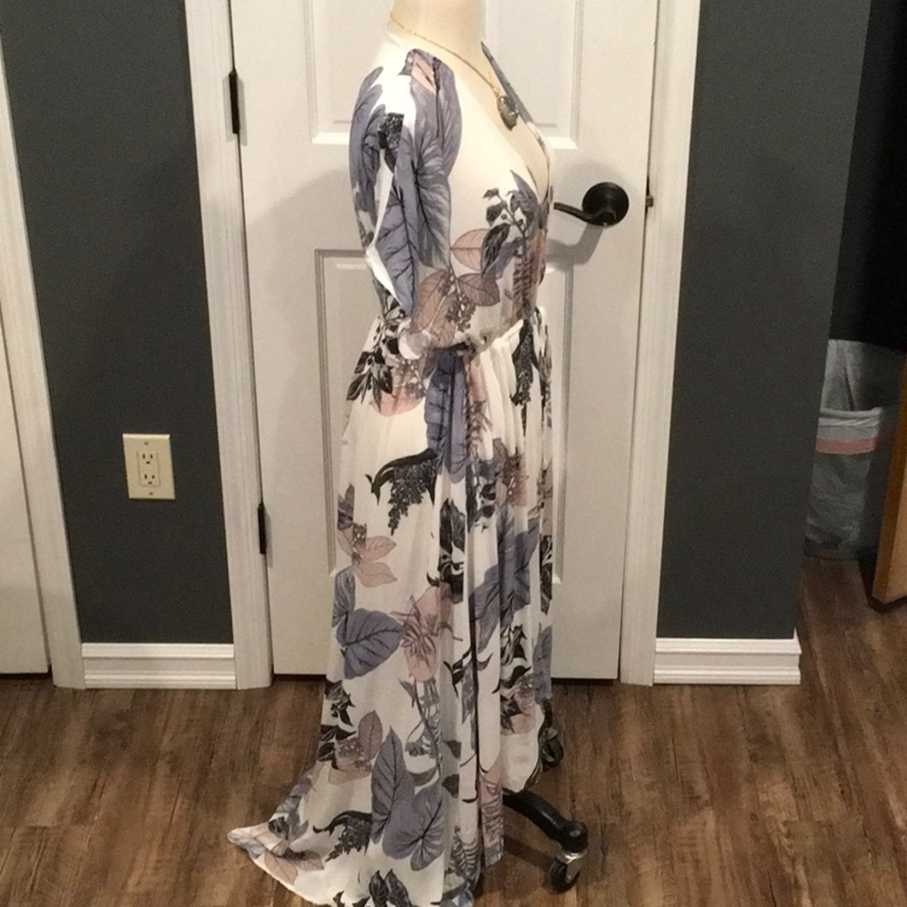 White Tropical Leaf Kimono. Beautiful! - Picture 4 of 8
